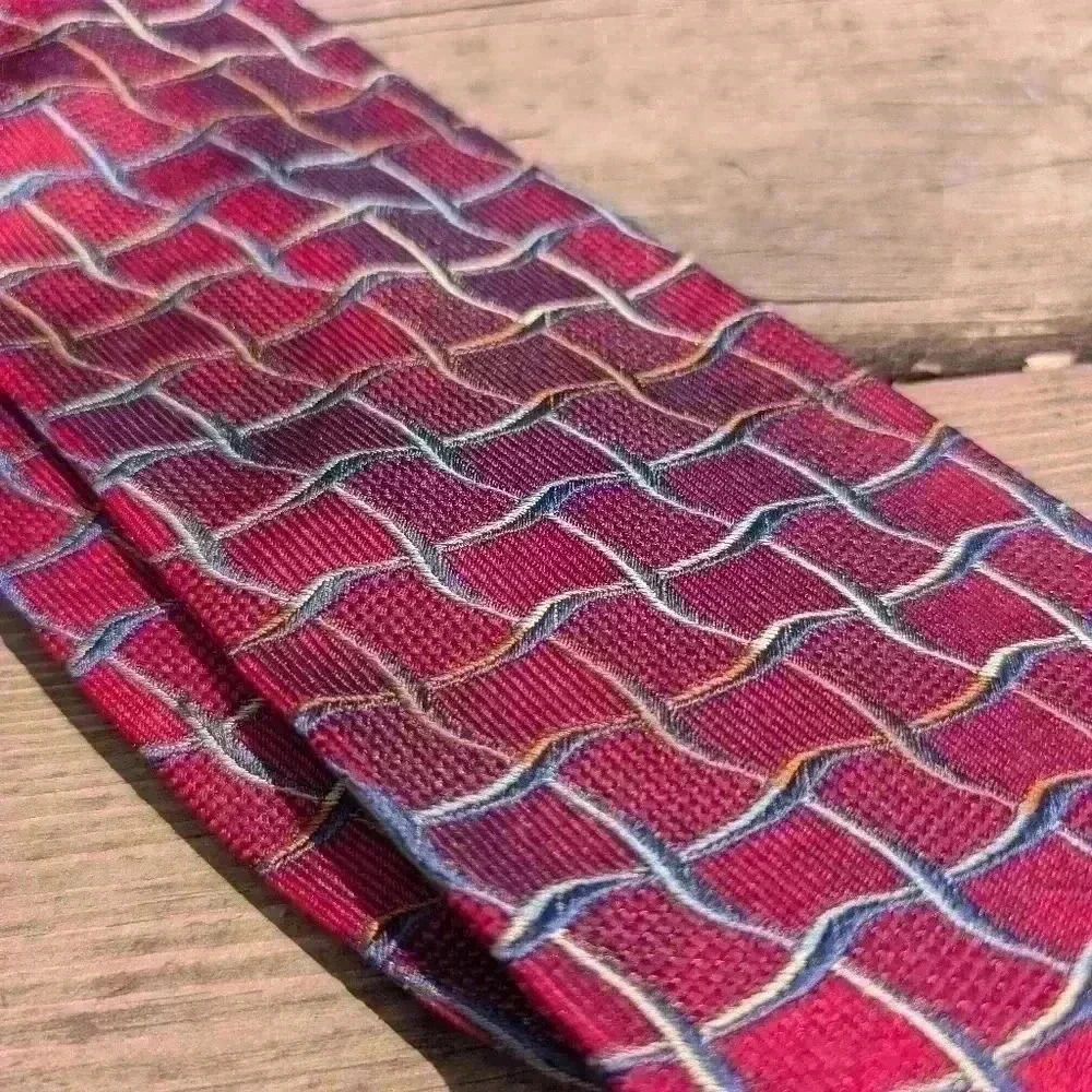 Vintage Valentino men's tie red blue and gold silk tie - Picture 4 of 9